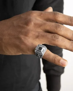 ANELLO CELEBRATIVO MASSONICO AD ASTRA IN ARGENTO CON PIETRA NERA
