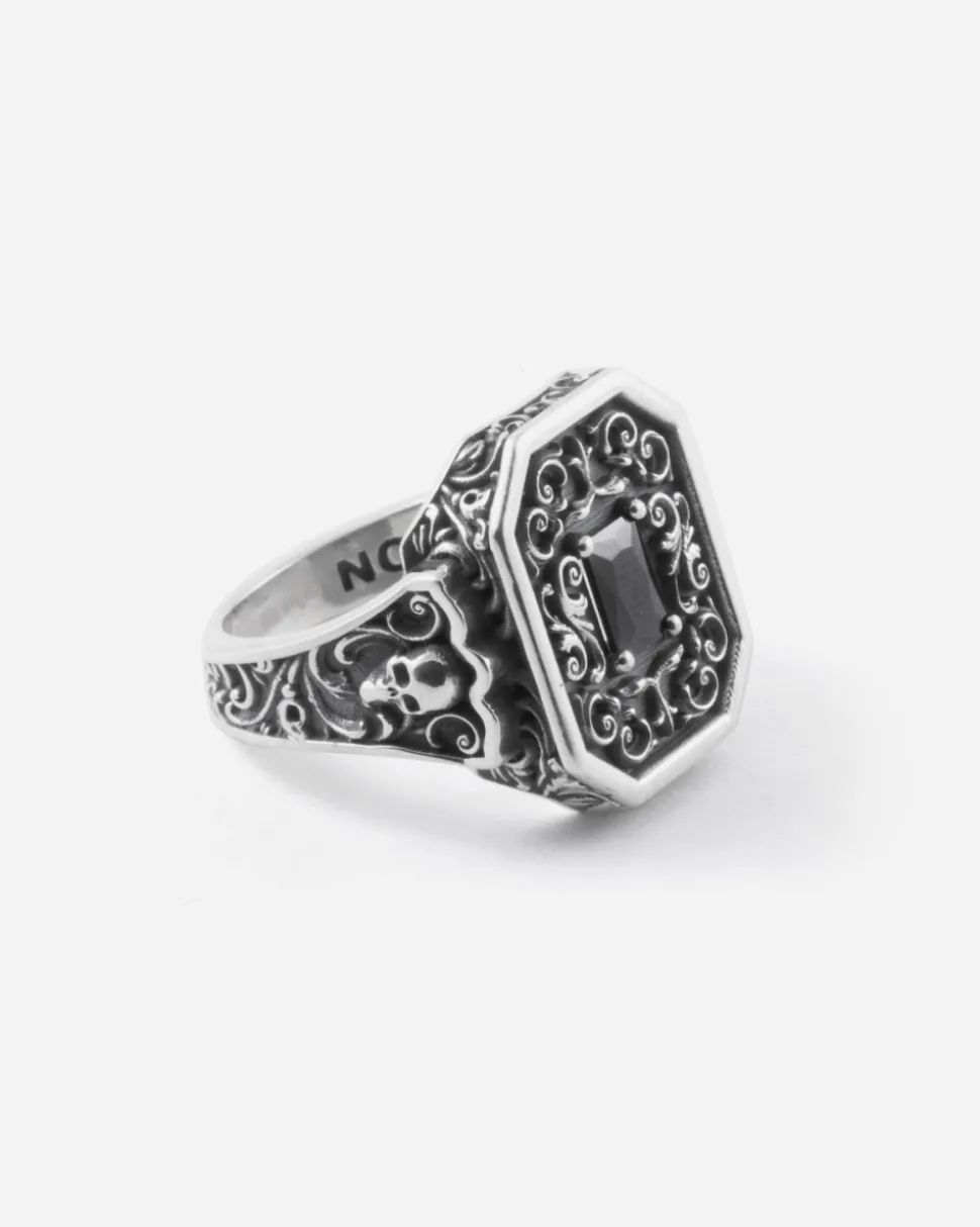 ANELLO CHEVALIER OTTAGONO DECORATO CLYDE IN ARGENTO CON PIETRA NERA