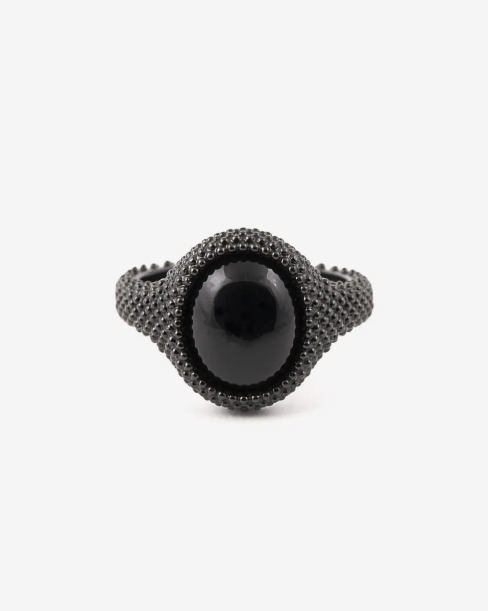 ANELLO CHEVALIER OVALE PUNTINATO TOTAL BLACK CON PIETRA NERA