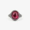 ANELLO CHEVALIER OVALE PUNTINATO CON PIETRA ROSSA
