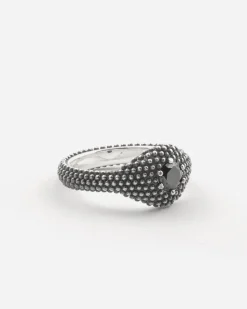 ANELLO CHEVALIER PUNTINATO THOUSAND EYES IN ARGENTO CON BRILLANTE NERO