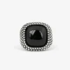 ANELLO CHEVALIER QUADRATO PUNTINATO CON PIETRA NERA