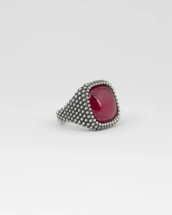 ANELLO CHEVALIER QUADRATO PUNTINATO CON PIETRA ROSSA