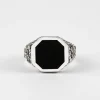 ANELLO CHEVALIER ROMEO IN ARGENTO CON PIETRA NERA