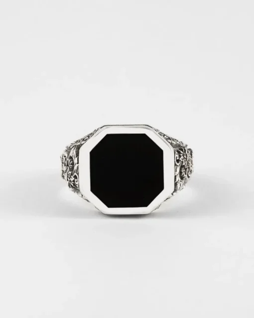 ANELLO CHEVALIER ROMEO IN ARGENTO CON PIETRA NERA