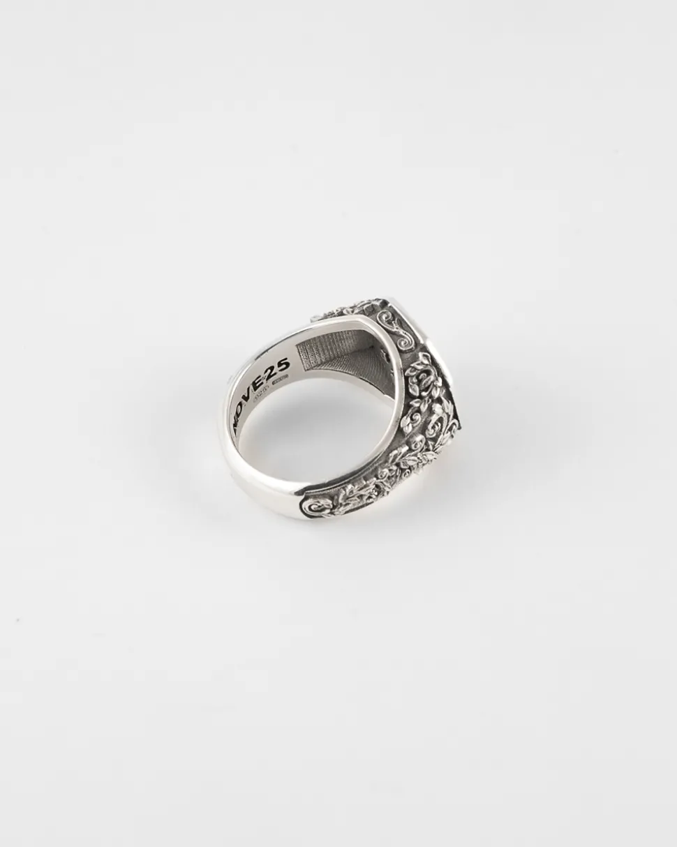 ANELLO CHEVALIER ROMEO IN ARGENTO CON PIETRA NERA