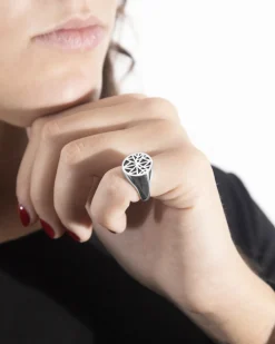 ANELLO CHEVALIER TONDO SIGNATURE SOLOMOSTRY IN ARGENTO