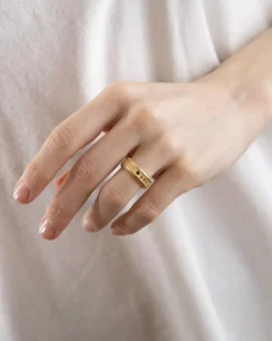 ANELLO FASCIA LA FORTUNA PLACCATA ORO CON PIETRA ROSSA
