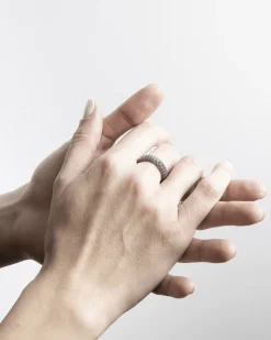 ANELLO FEDE PUNTINATA IN ARGENTO