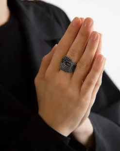 ANELLO TESCHIO PUNTINATO