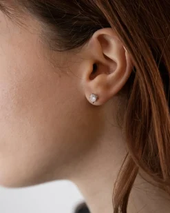 ORECCHINO PUNTO LUCE IN ARGENTO RODIATO