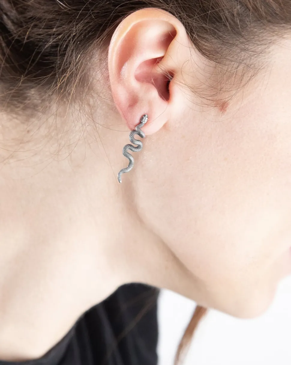 ORECCHINO SERPENTE VERTICALE IN ARGENTO